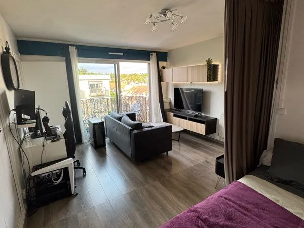 F1 BIS MEUBLÉ 32 m² AVEC BALCON - 780 CHARGES COMPRISES