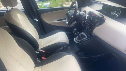 Lancia Ypsilon 1.2 69 - Gold – 2014 – 57800 km – Essence – Boîte Manuelle — photo 14
