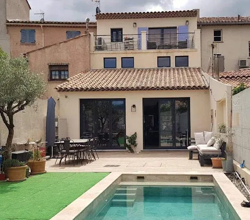 Maison 6 pièces 250 m²