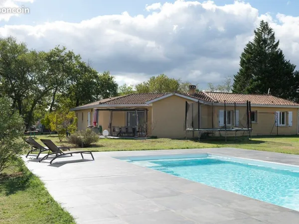 Maison familiale avec piscine chauffée - 305 000 - Le Fouilloux (17270) - VENTE DE PARTICULIER À PAR