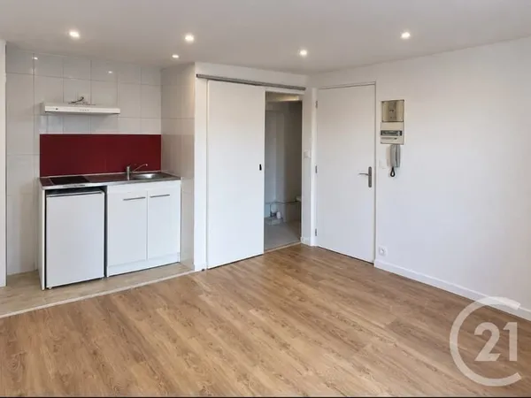 Studio 1 pièce 13 m²