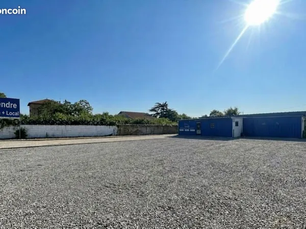 Local professionnel + maison - Terrain 2 310 m² Creux de la Thine