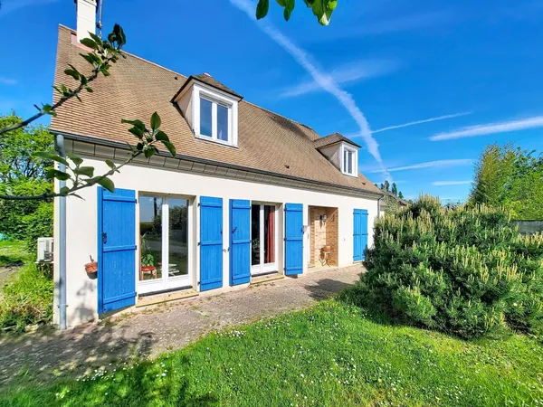 Maison 7 pièces au calme sur grand terrain arboré. CALME ABSOLU ! Vue exceptionnelle !