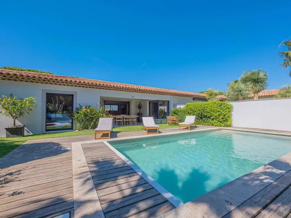 SAINTE MAXIME - VILLA AVEC PISCINE PROCHE DU CENTRE VILLE