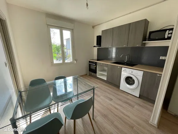 Appartement F1 Bis avec meubles proche lycée