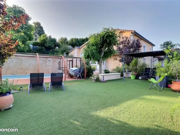 Maison familiale avec piscine