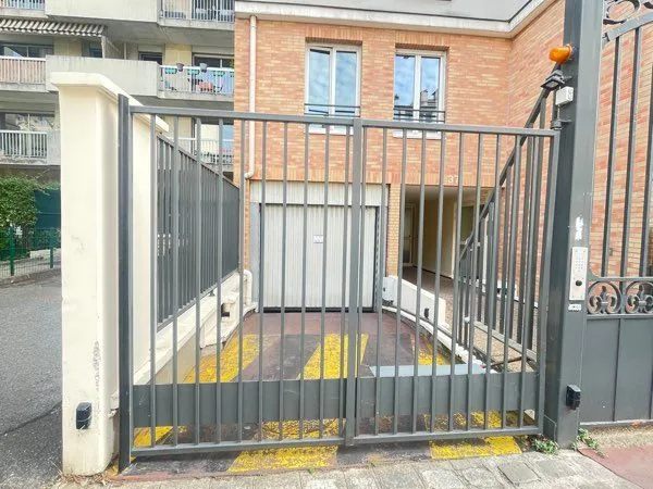 Place de parking en sous-sol sécurisé - Montreuil - 90 /mois
