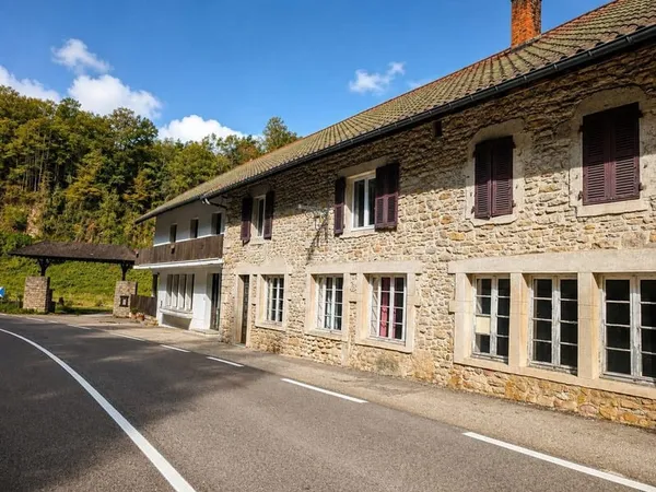 Grande maison de caractère en pierre - Ancien Hôtel-Restaurant