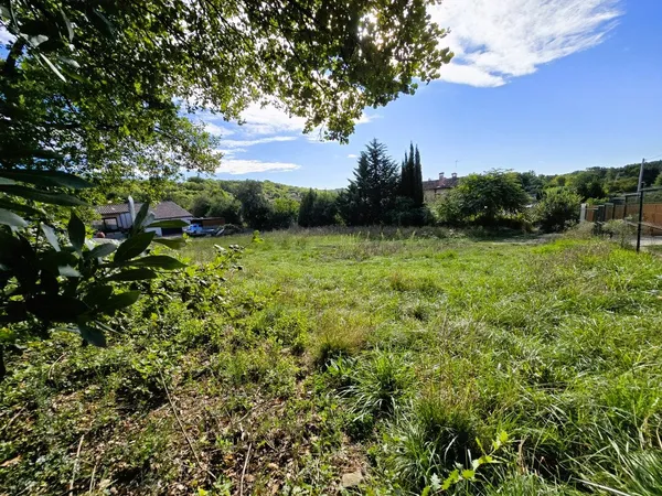 Beau terrain constructible dominant 1031m2 - Axe Nimes - Ale