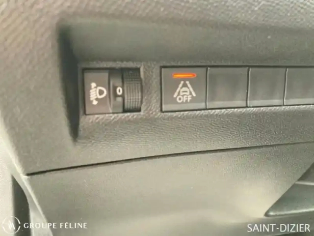 Peugeot 2008 e- 136ch style — photo 13