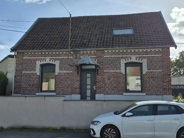 TRES BELLE MAISON DE VILLAGE 3 CHAMBRES SEMI PLAIN PIED