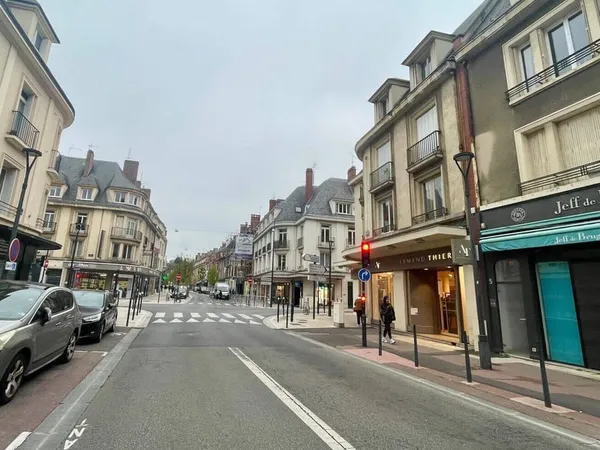 Local commercial 153 m²
