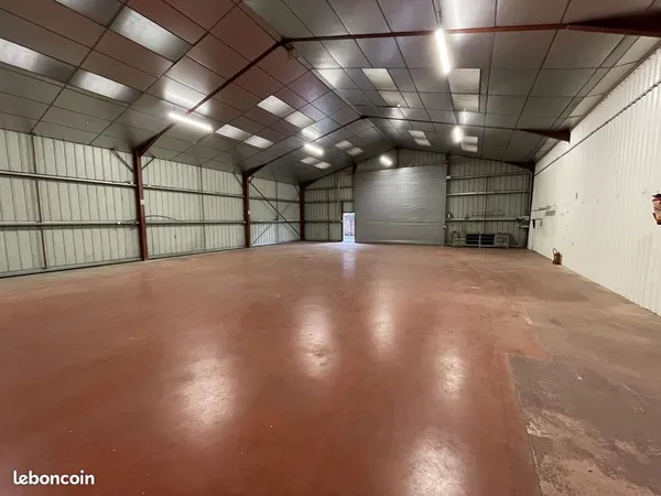 Entrepôt 385 m² Martillac