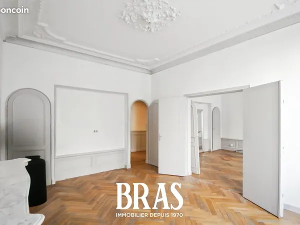 Bureau 57 m²