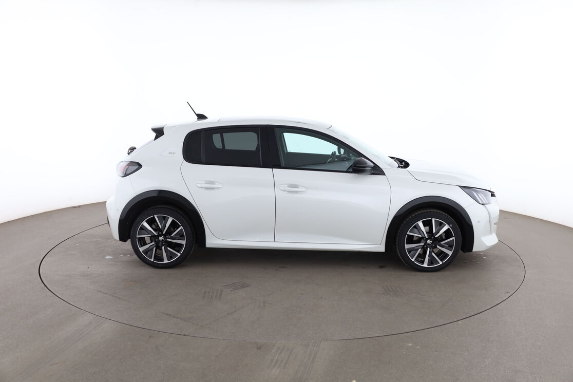 Peugeot 208 1.5 Blue-HDi GT — photo 6