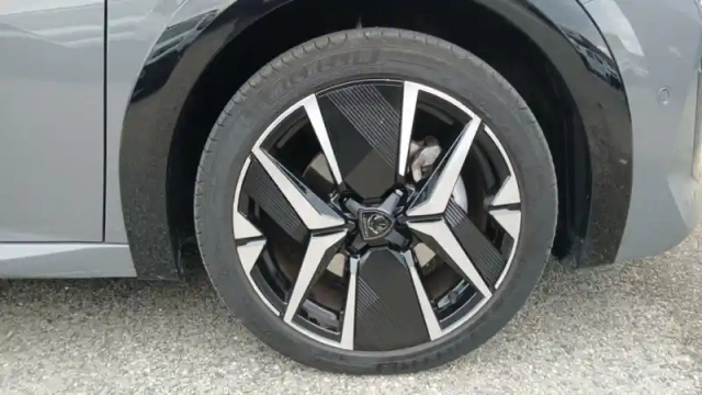 Peugeot 208 hybrid 110 e-dcs6 — photo 54