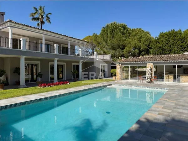 Maison 10 pièces 264 m²