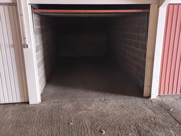Garage / box fermé 13 m² - à côté de la gare de Mâcon-Ville