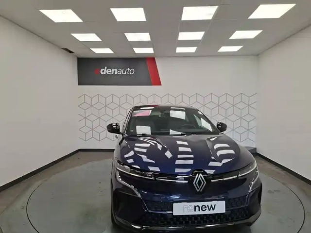 Renault Megane e-tech ev60 220 ch super charge — photo 9