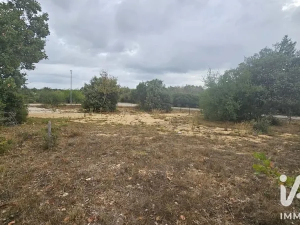 Terrain 834 m²