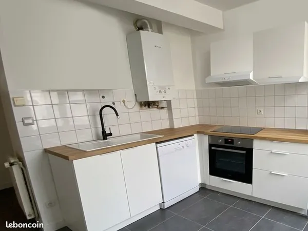 À LOUER - Joli T3 rénové - 64 m² - 590 / mois - Saint-Chamond centre