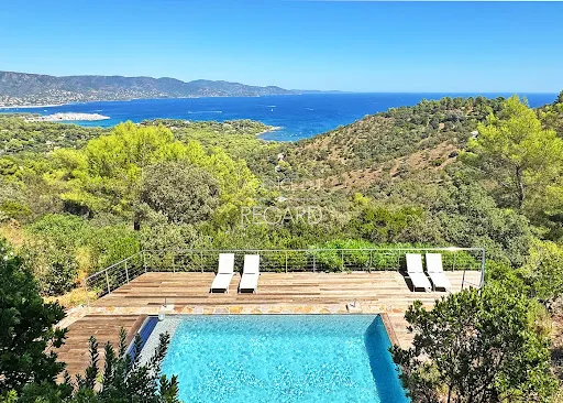 Propriété 6 pièces 145 m²