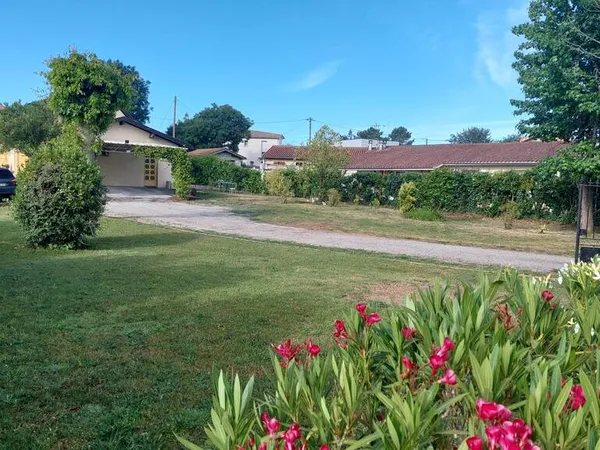 Terrain 563 m²