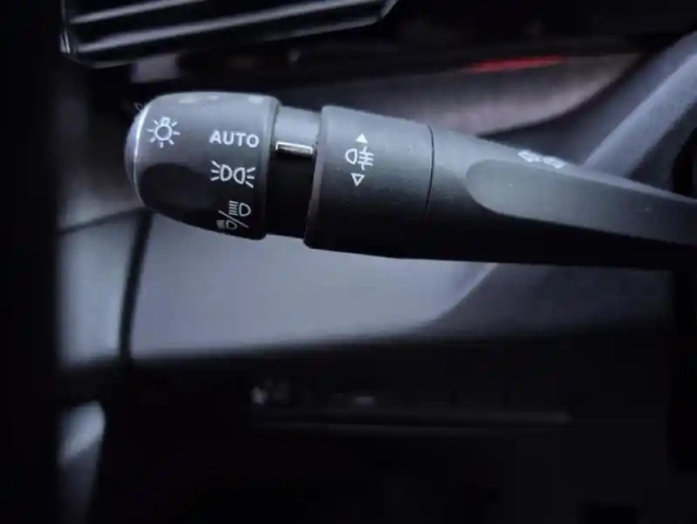 Peugeot 308 iii bluehdi 130 allure pack — photo 13