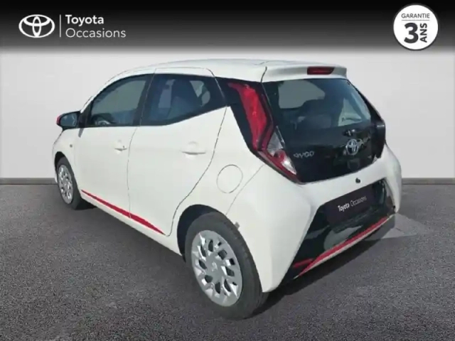 Toyota Aygo 1.0 vvt-i 72ch x-play x-app 5p mc18 — photo 2