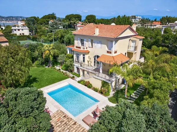 Maison 9 pièces 300 m²