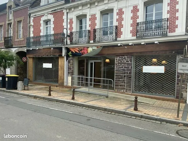 Local commercial 135 m² RETIERS
