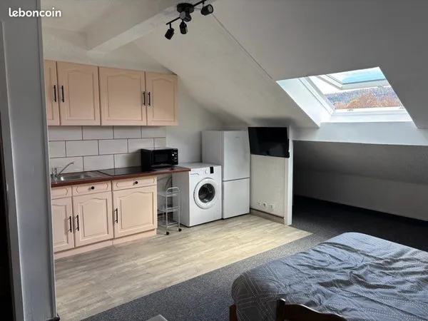 Studio rénové et meublé