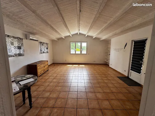 Maison 3 chambres - salon climatisé