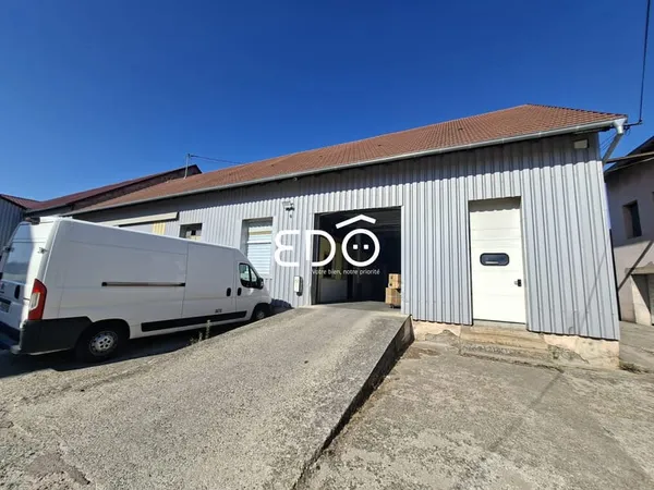 Bureaux + Hall de stockage sur 1423m²