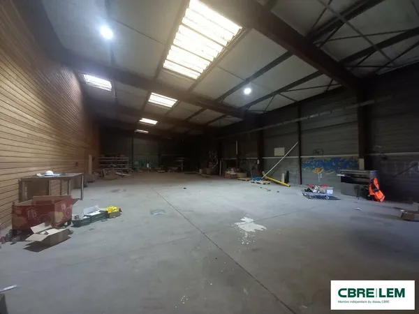 Local industriel 375 m²