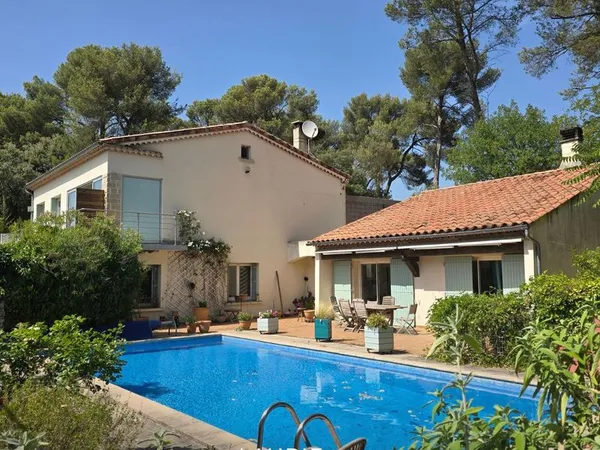 Maison 5 pièces 225 m²