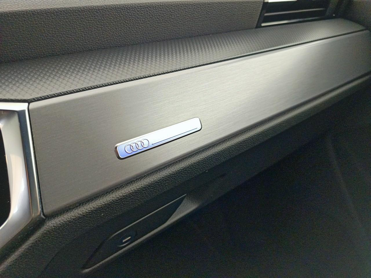 Audi Q3 sportback 35 tfsi 150 ch s tronic 7 s edition — photo 32