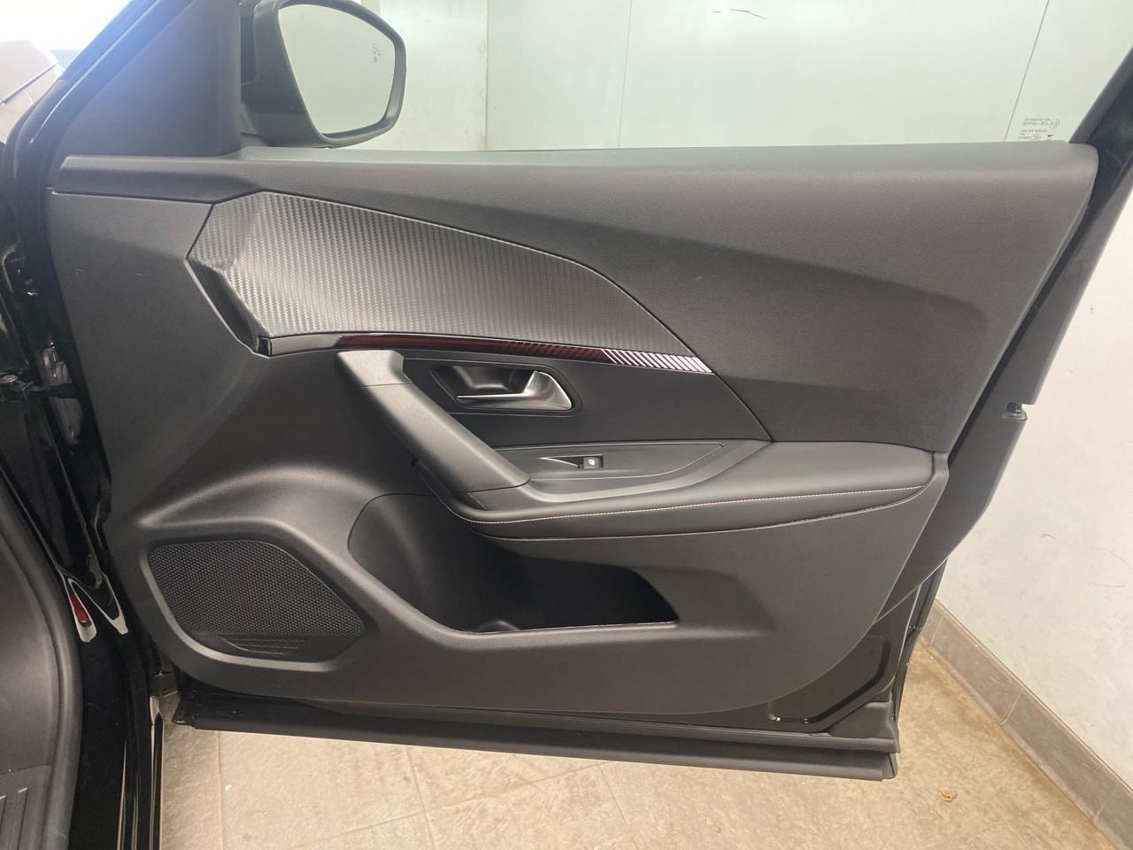 Peugeot 2008 hybrid 145 e-dcs6 allure — photo 27