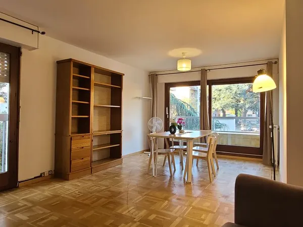 A louer à Annemasse un grand Appartement T2 meublé, colocation possible
