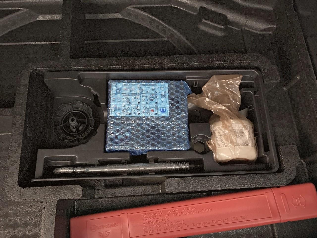 Peugeot 308 hybrid 145 e-dcs6 allure — photo 12