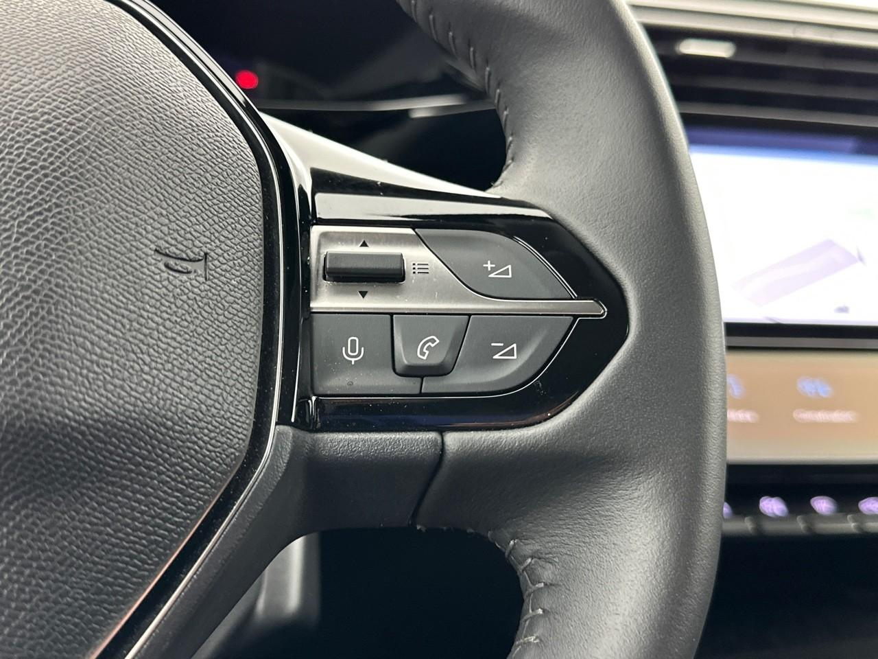 Peugeot 308 hybrid 145 e-dcs6 allure — photo 19