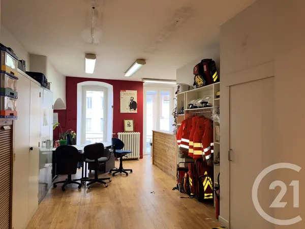 Local 2 pièces 63 m²