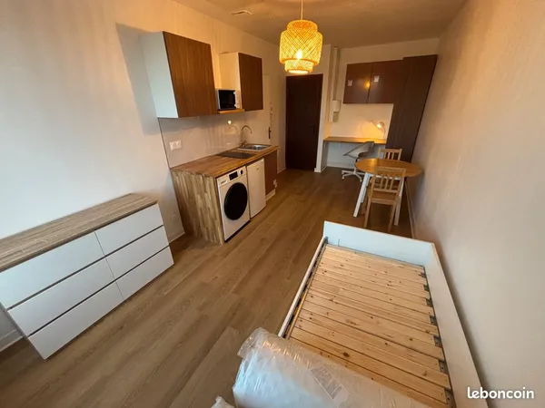 Studio meublé 18 m² rénové - 390 CC - Reims (Avenue de Paris)