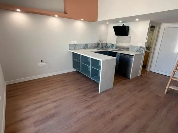 T1 bis duplex avec mezzanine - Centre-ville - Entièrement rénové - PAC réversible - Sans frais d'age