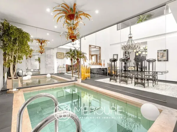 MAISON D'ARCHITECTE AVEC PISCINE INTERIEURE