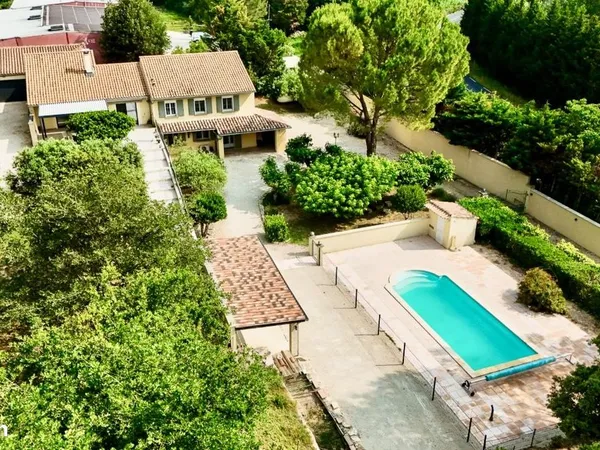 Villa 8 pièces 217 m²