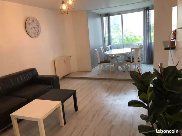 Loue une chambre dans une très belle T4 de 85m2 à pied de metro