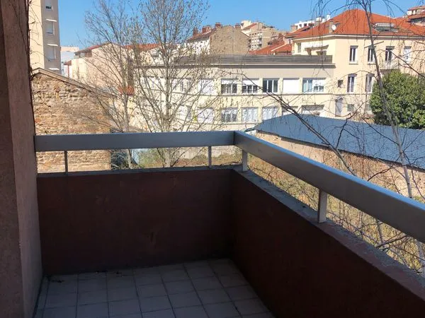 T2 balcon et ascenseur Centre Deux