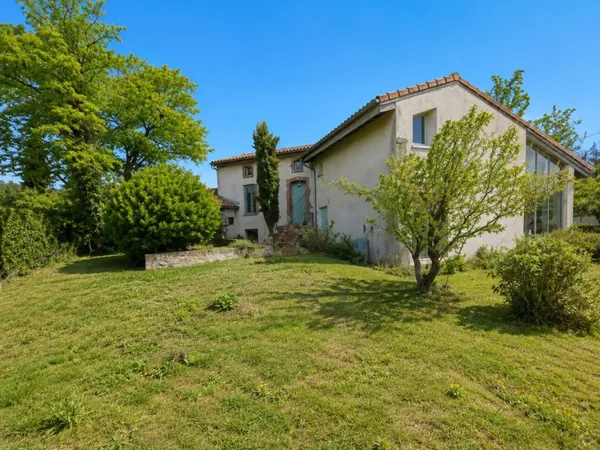 Grande maison avec jardin et garage secteur Aussillon les Auques