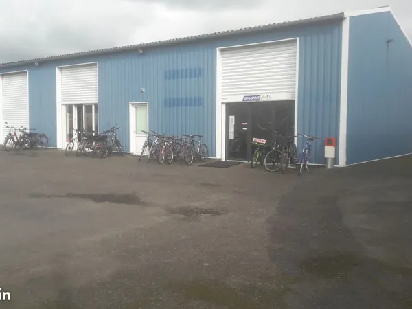 Local commercial 210 m²